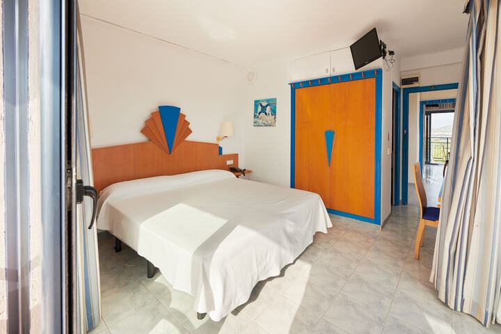 Room 15 of 38