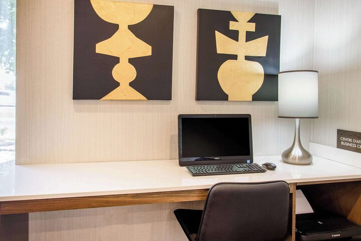 Business Center 21 of 28