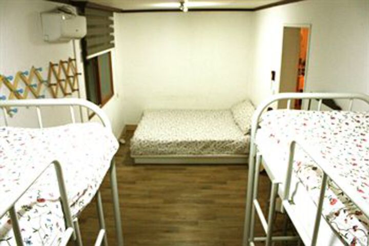 Room 32 of 93