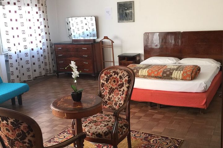 Room 2 of 5