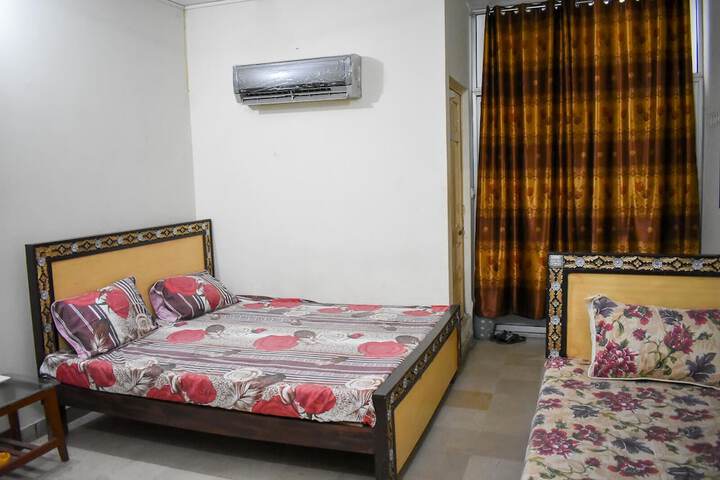 Room 4 of 7