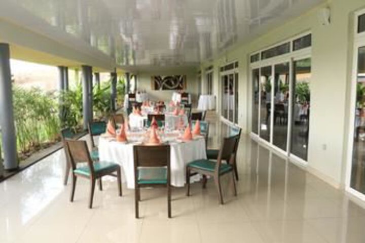 Dining 44 of 47