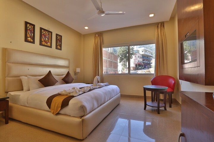 Room 8 of 9