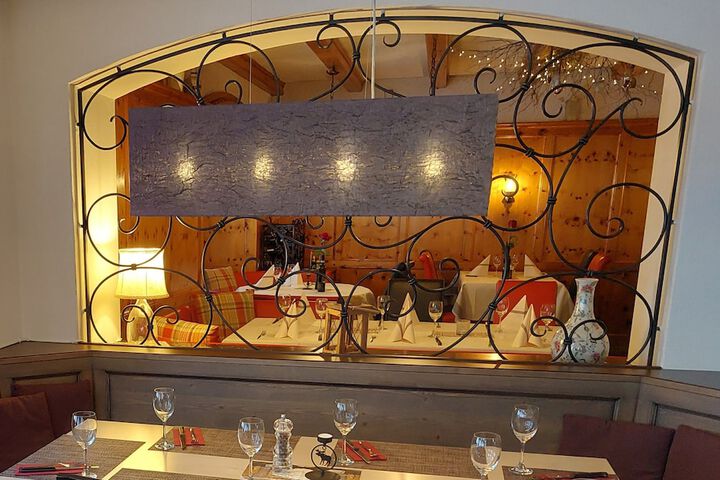 Dining 37 of 62