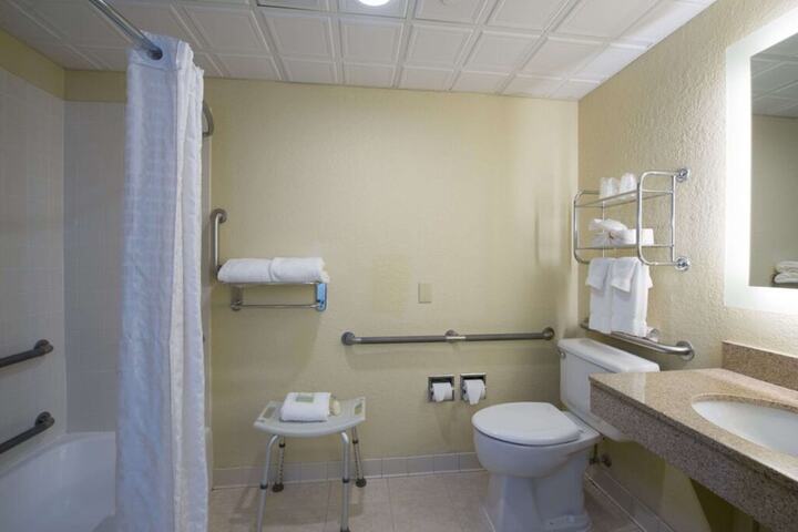 2 Queen Beds Refrigerator WiFi Full Breakfast (15 of 16)