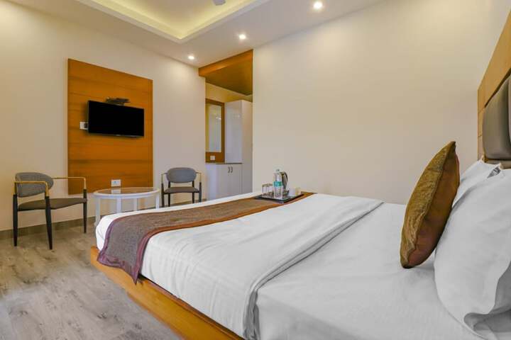 Room 6 of 20