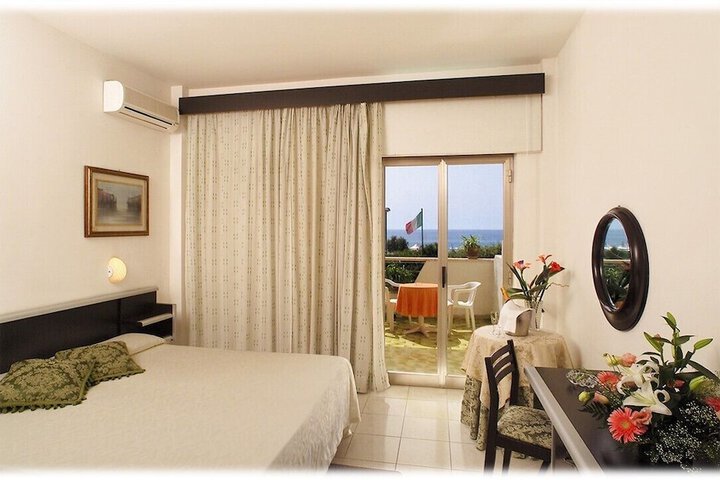 Room 5 of 72