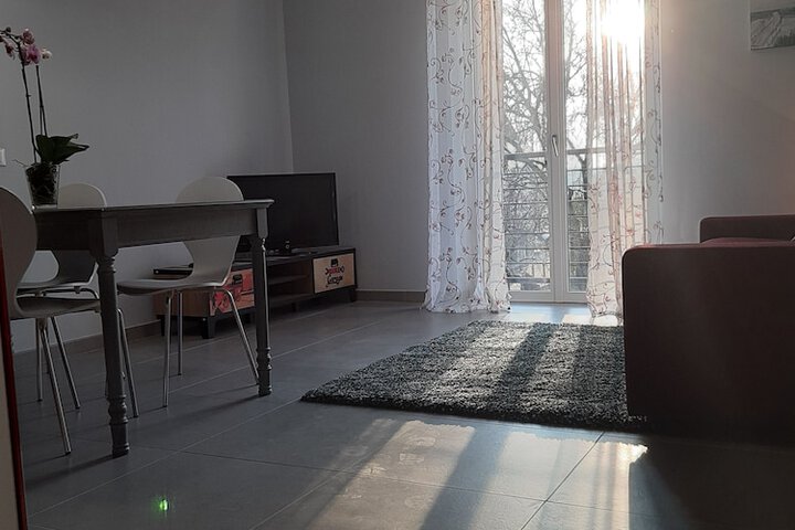 Room 10 of 34