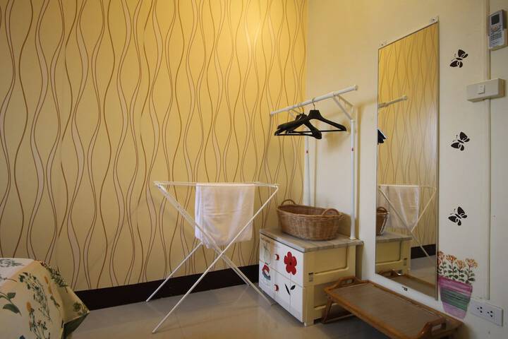 Room 12 of 210