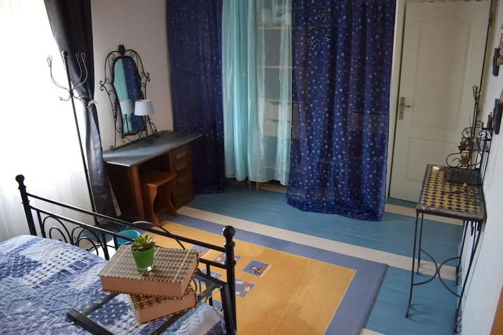 Room 5 of 9
