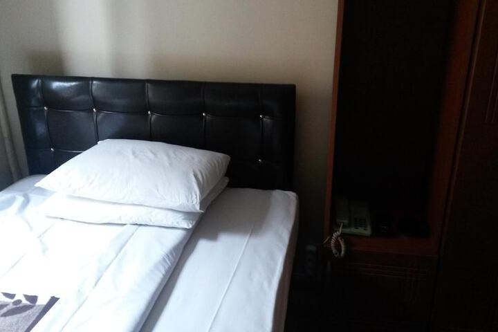 Room 16 of 25