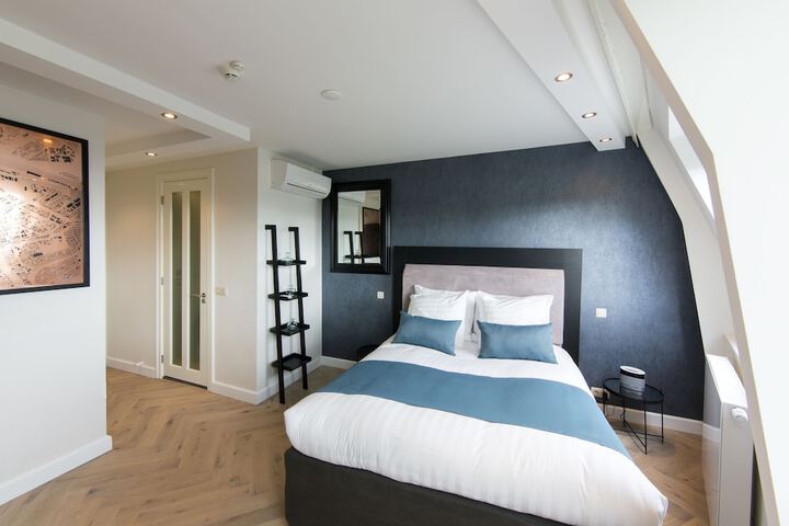Room 4 of 40