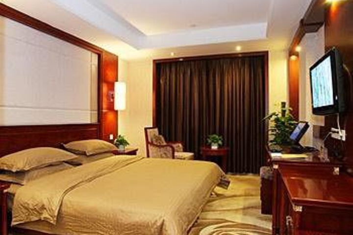 Room 4 of 12