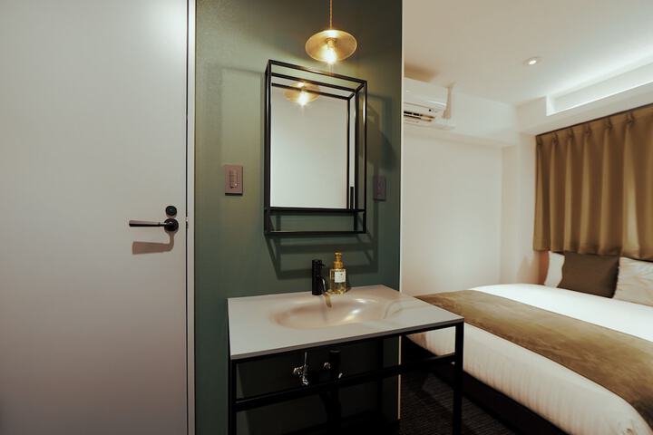 Room 16 of 54