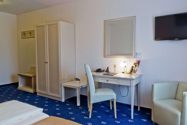 Room 15 of 50