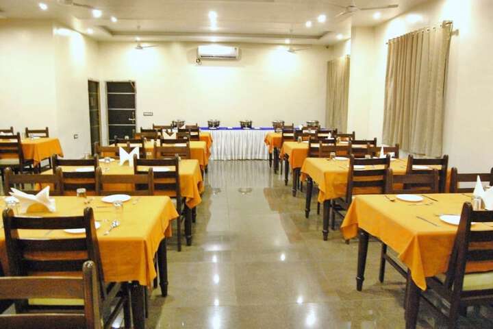 Dining 21 of 29
