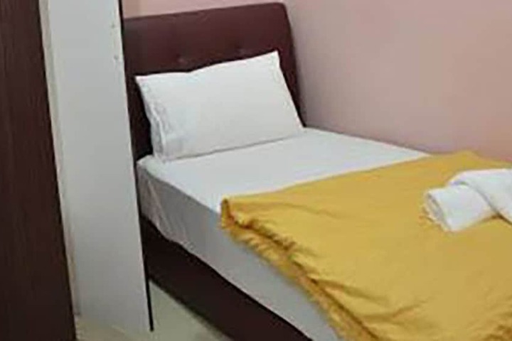 Room 8 of 28