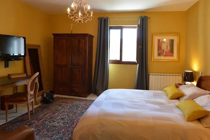 Room 6 of 23