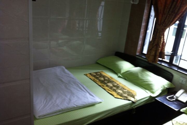 Room 4 of 43