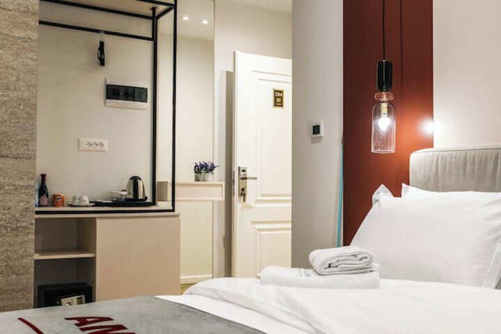 Room 27 of 120
