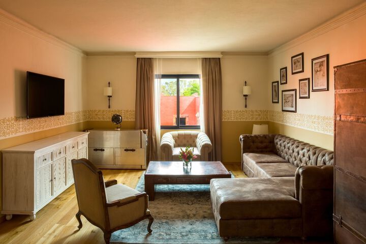Room 6 of 170