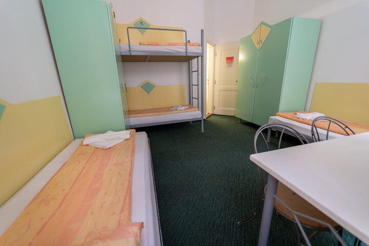 Room 7 of 37