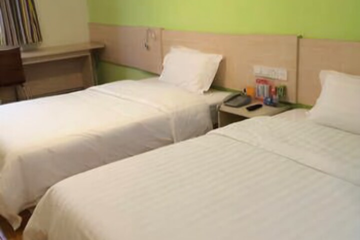Room 2 of 7