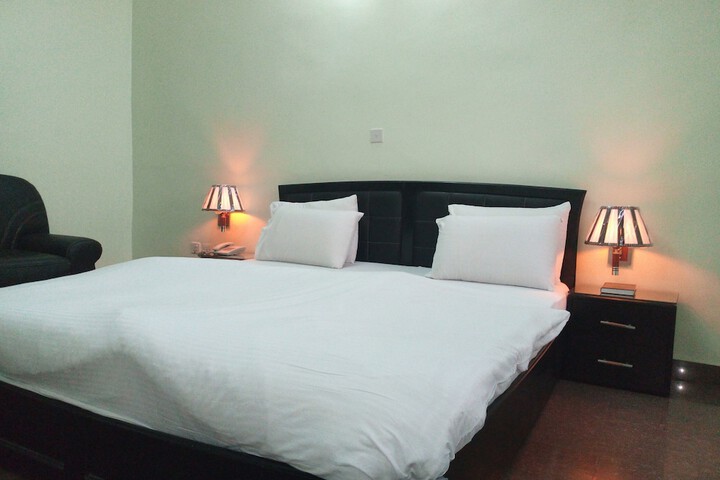 Room 4 of 24