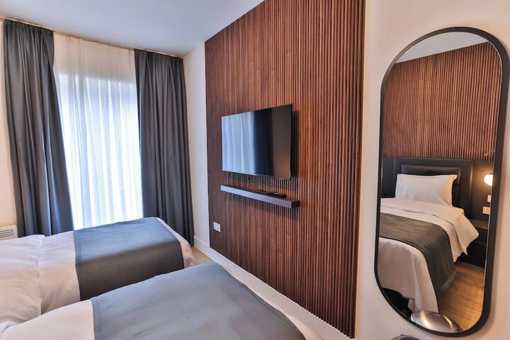 Room 2 of 64