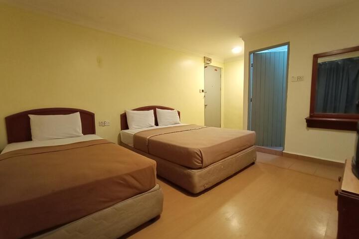 Room 2 of 40