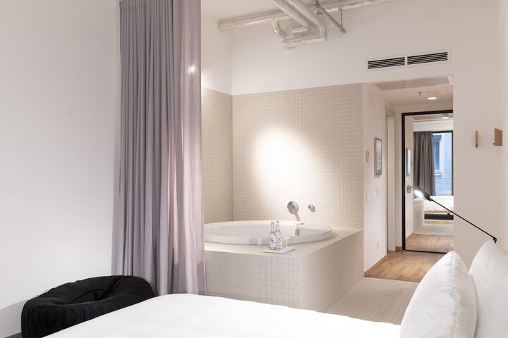 Room 15 of 44