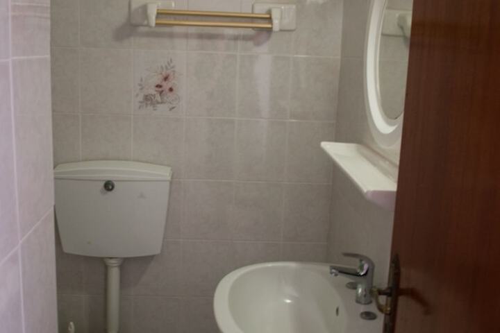 Room 10 of 37