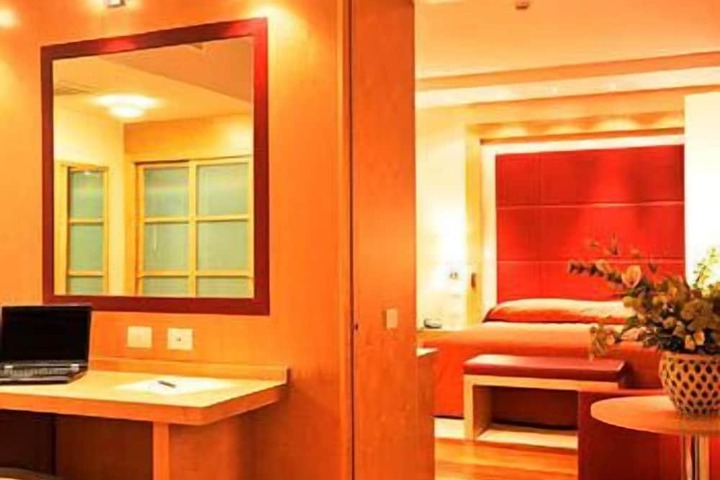 Room 12 of 32