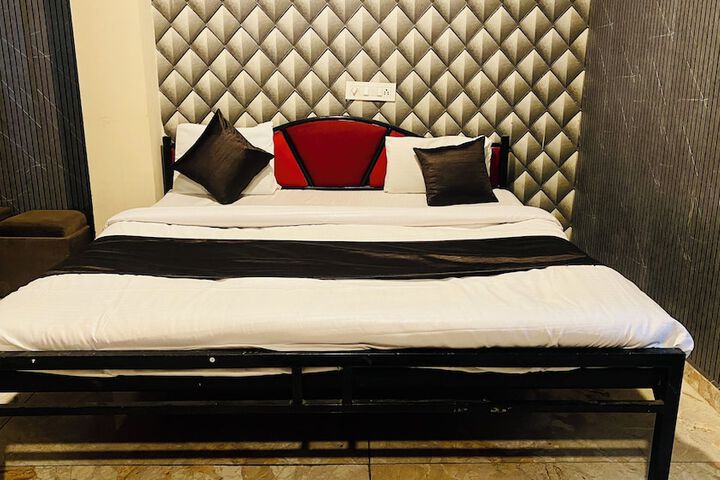 Room 25 of 34