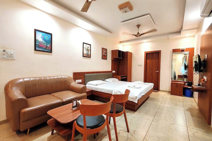 Room 4 of 6