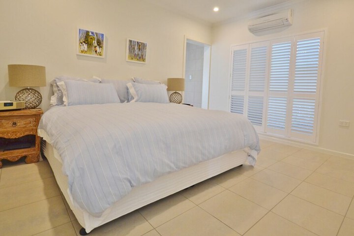 Room 4 of 12