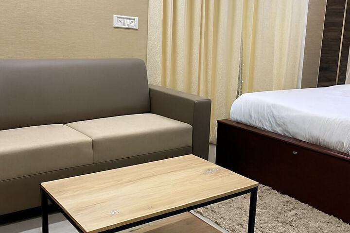 Room 8 of 10