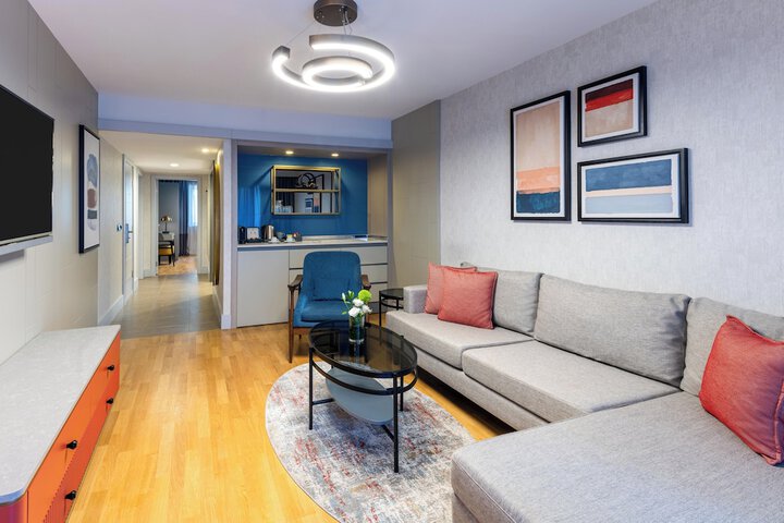 Room 50 of 242
