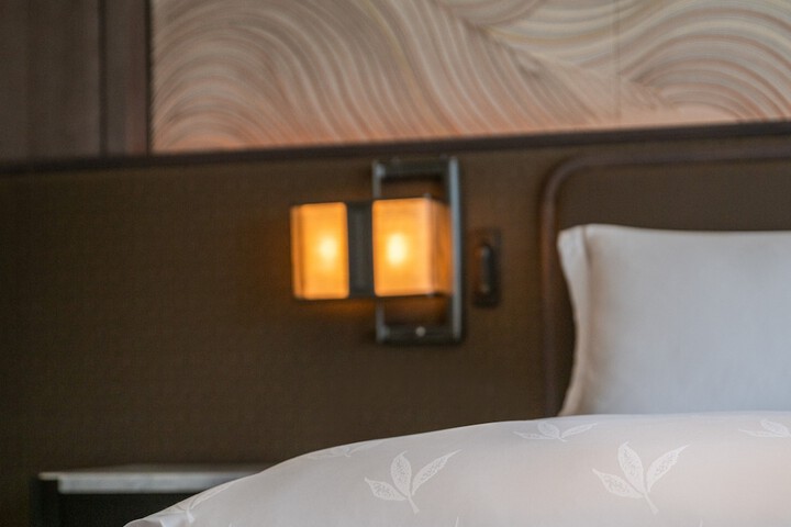 Room 44 of 102