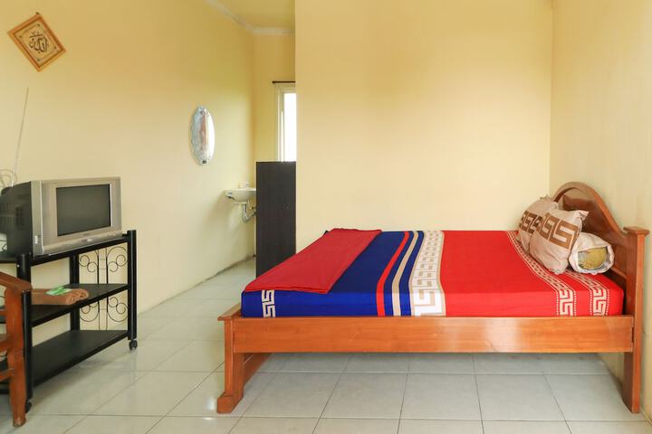Room 13 of 33
