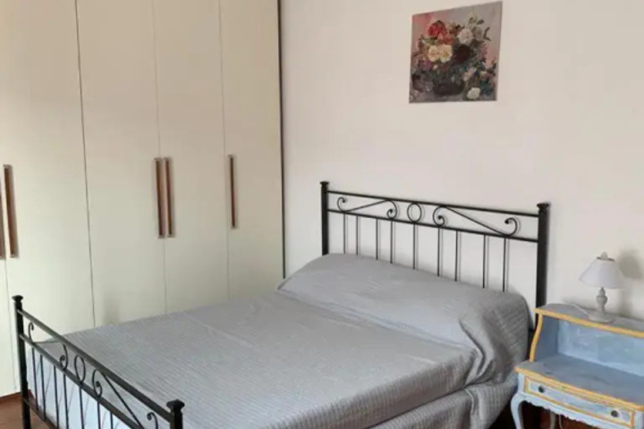 Room 5 of 8