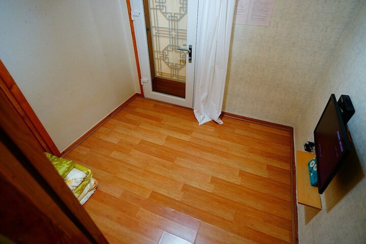 Room 9 of 38