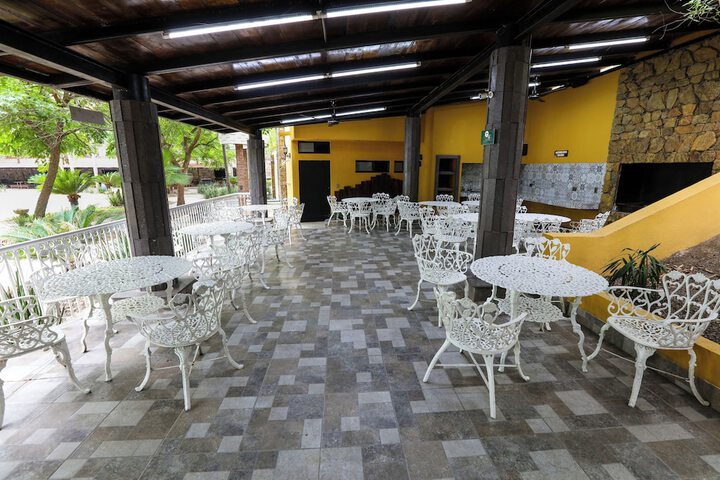 Room 6 of 11