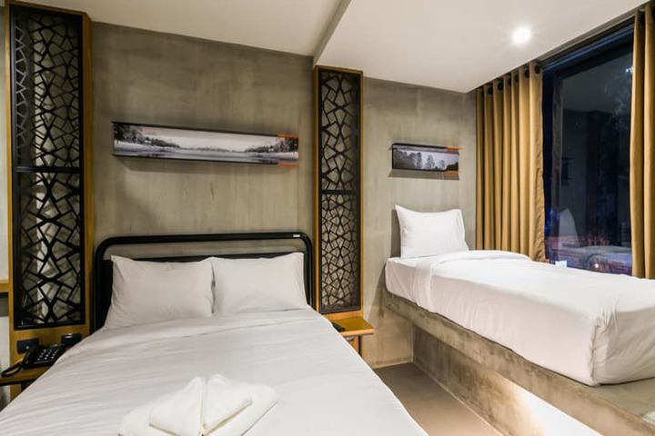Room 3 of 32