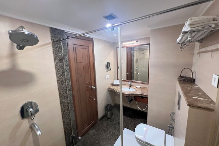 Room 85 of 164