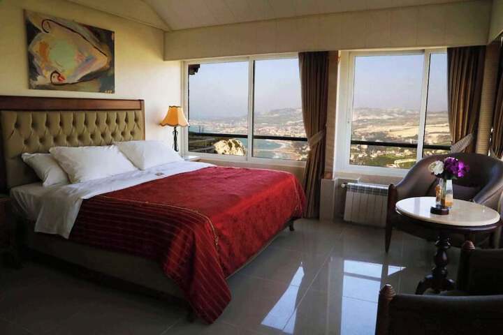 Room 2 of 16