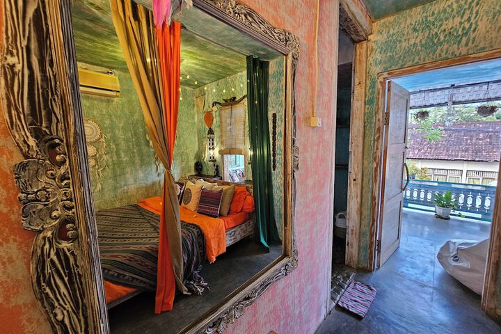 Room 27 of 71