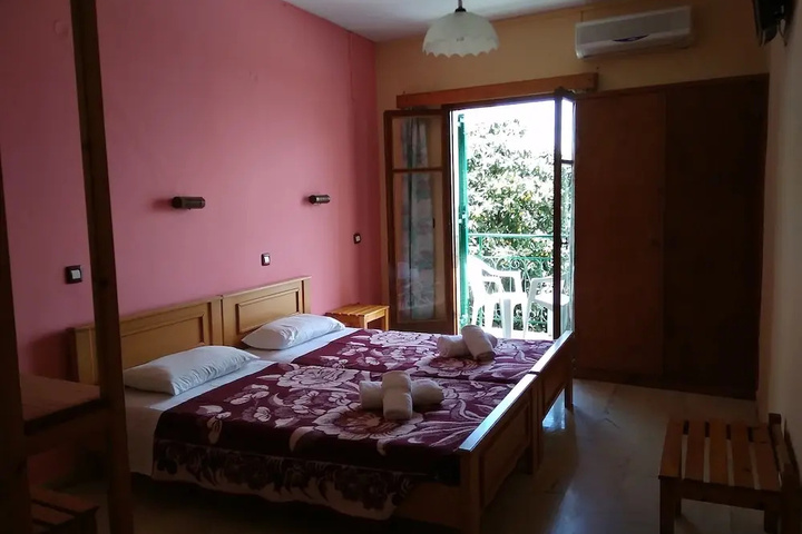 Room 6 of 17