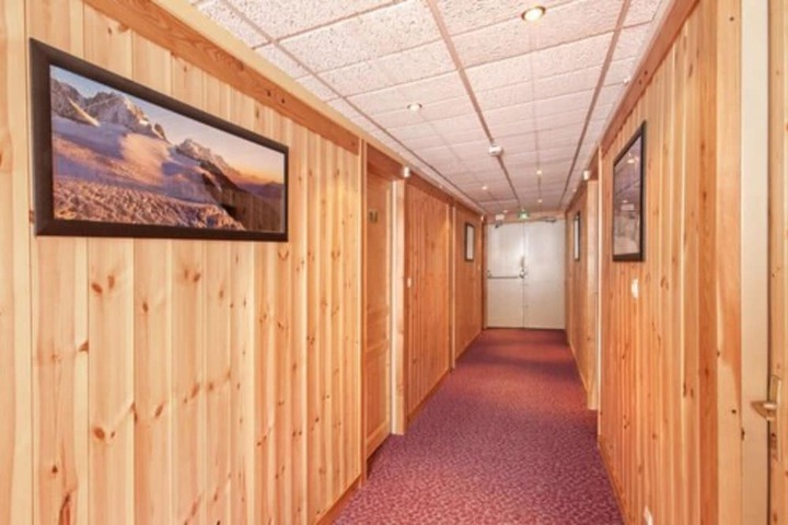 Ballroom/Hall 28 of 44