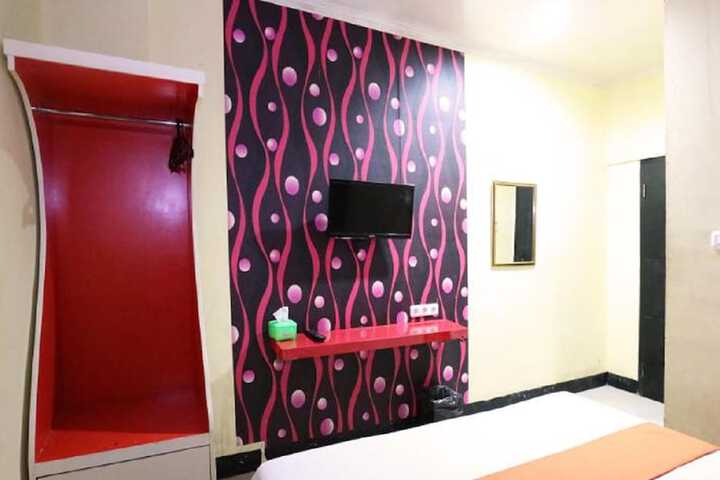 Room 8 of 32